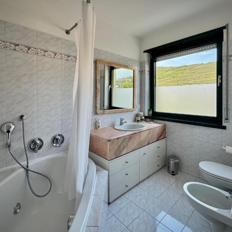 1Dest - Riva Lake Retreat - Appartamento con 3 Camere da Letto e con Balcone - 31