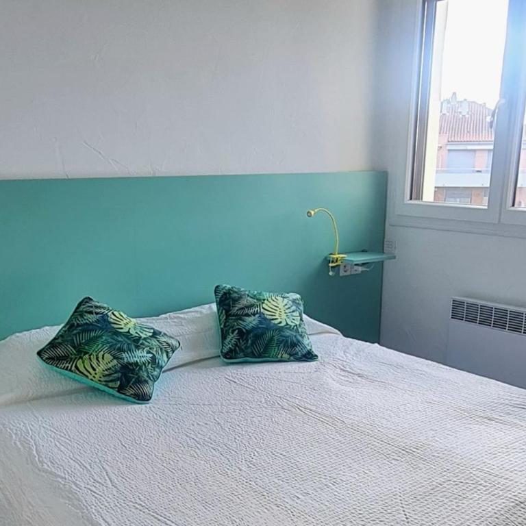 T3, 2ch, classé 3,parking gratuit sur place à 600m de la plage, des commerces ,du port proche st tropez - Appartement 2 Chambres - 23