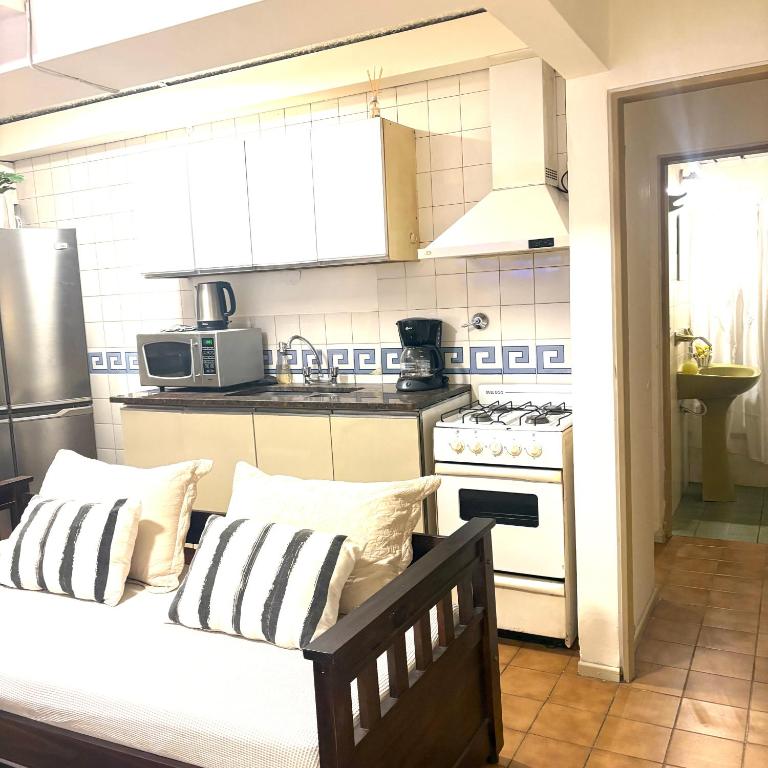 CALIDO y confortable depto, en el centro De Mendoza - One-Bedroom Apartment - 11