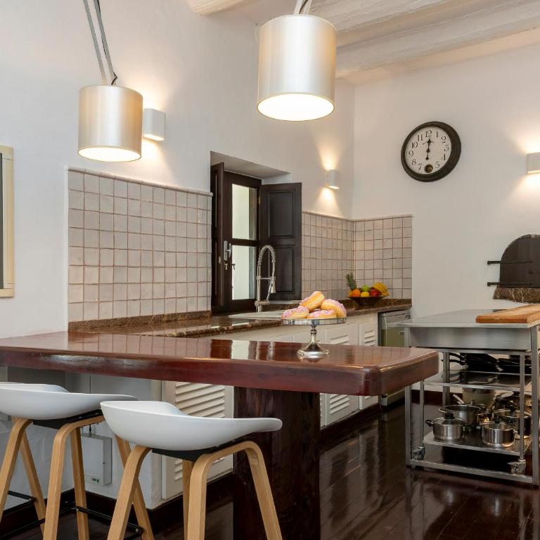 Villa Near Ibiza Town sleeps 12,14 - Villa - 10