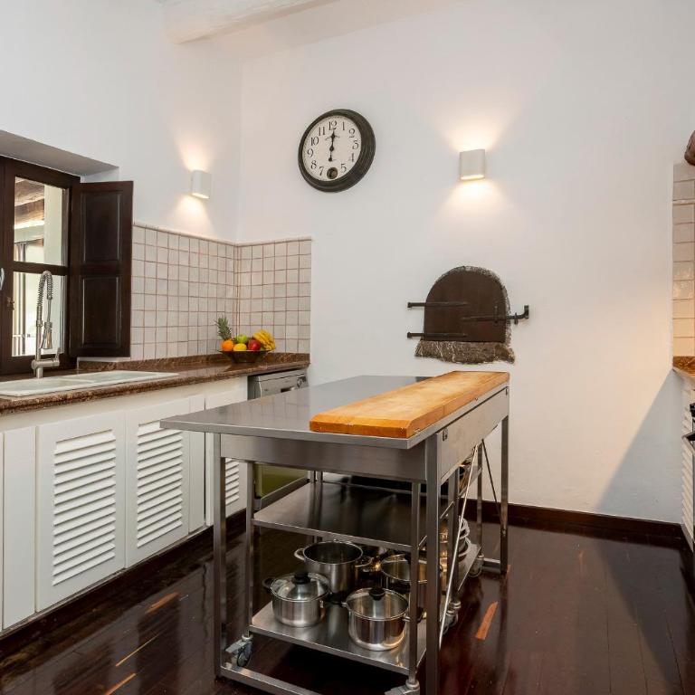 Villa Near Ibiza Town sleeps 12,14 - Villa - 12