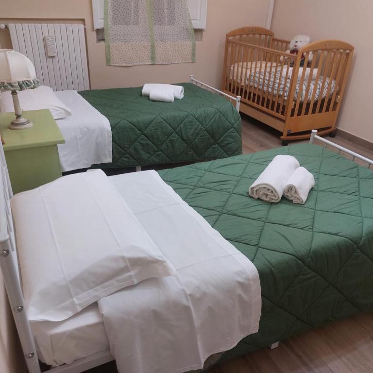 GuestHost - Irene Holiday Home with Patio and Parking - Three-Bedroom Apartment - 21