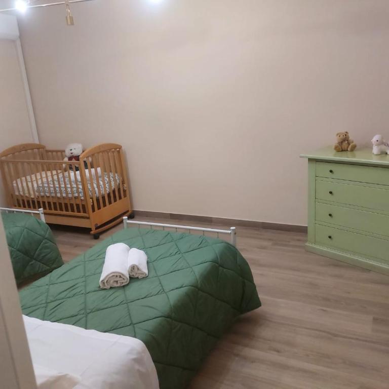 GuestHost - Irene Holiday Home with Patio and Parking - Three-Bedroom Apartment - 22