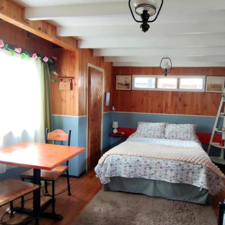 Victoria Cabin - Double Room with Private Bathroom - 2
