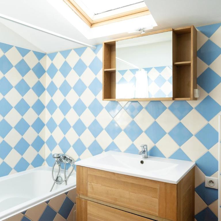 Chambre d'hôtes d'Émilie - Chambre Quadruple avec Baignoire - 13