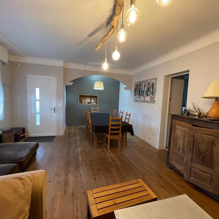 Villa proche du centre ville - Six-Bedroom House - 1