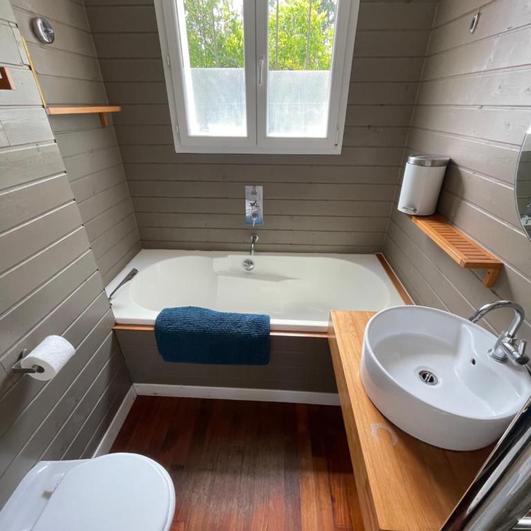 Villa proche du centre ville - Six-Bedroom House - 3