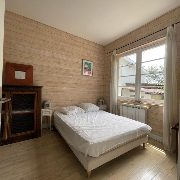Villa proche du centre ville - Six-Bedroom House - 15
