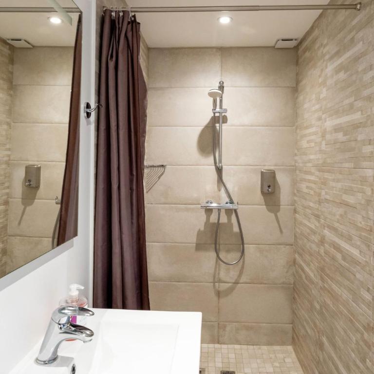 Chambres D'hôtes Madan'hôte - Chambre Triple - Vue sur Ville - 6