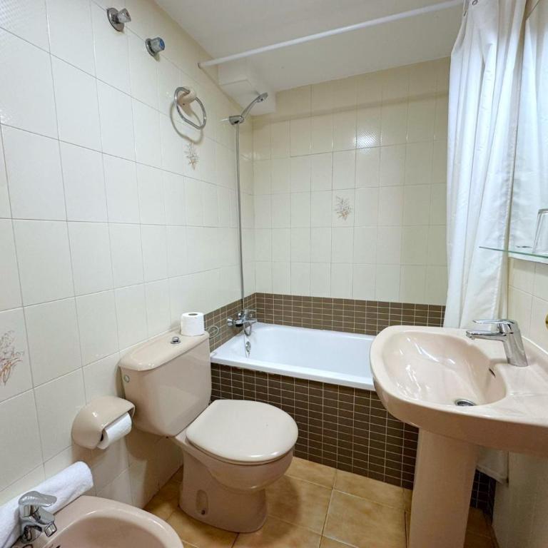 Torre Gerona 7 - Two-Bedroom Apartment - 15