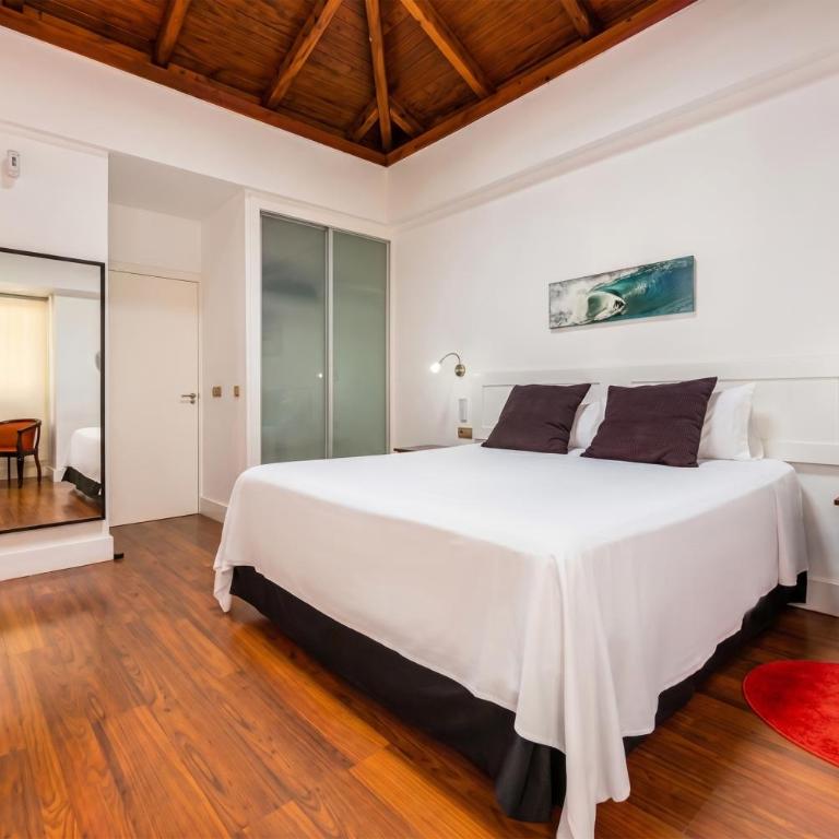 Villa Oasis Beachfront Corralejo By Holidays Home - Three-Bedroom Villa - 11