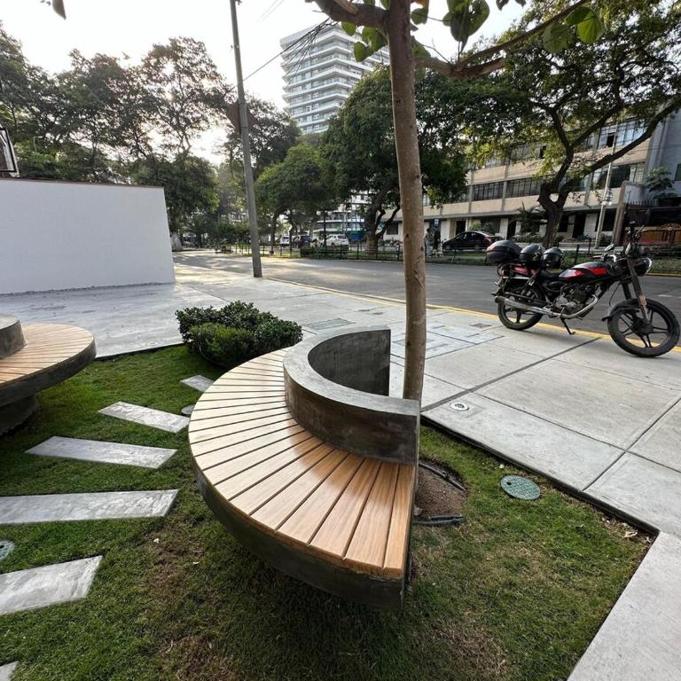 Modern 2BR 2BA Apt, 6 min to Kennedy Park, Miraflores - Two-Bedroom Apartment with Balcony - 42