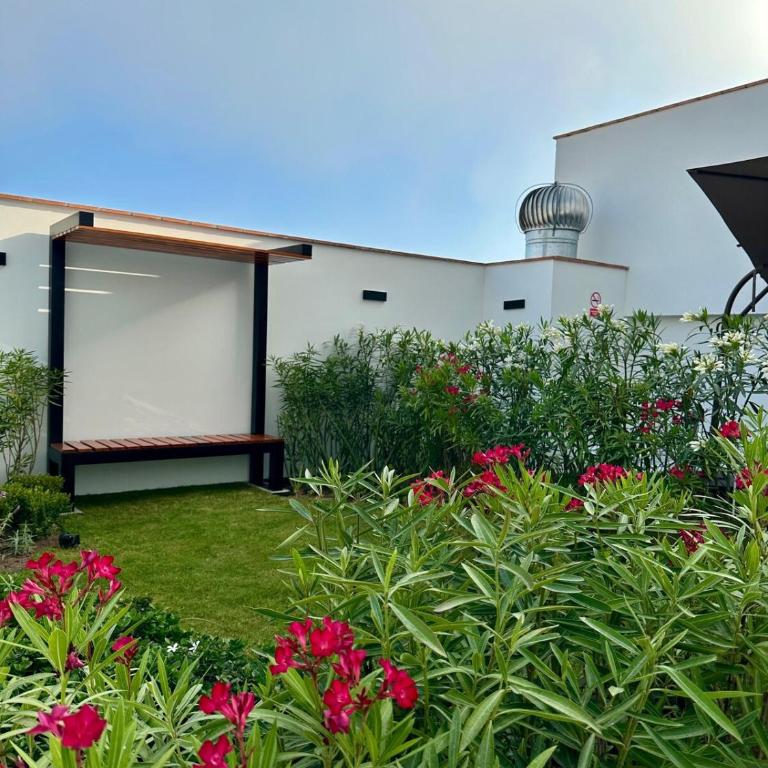 Modern 2BR 2BA Apt, 6 min to Kennedy Park, Miraflores - Two-Bedroom Apartment with Balcony - 38