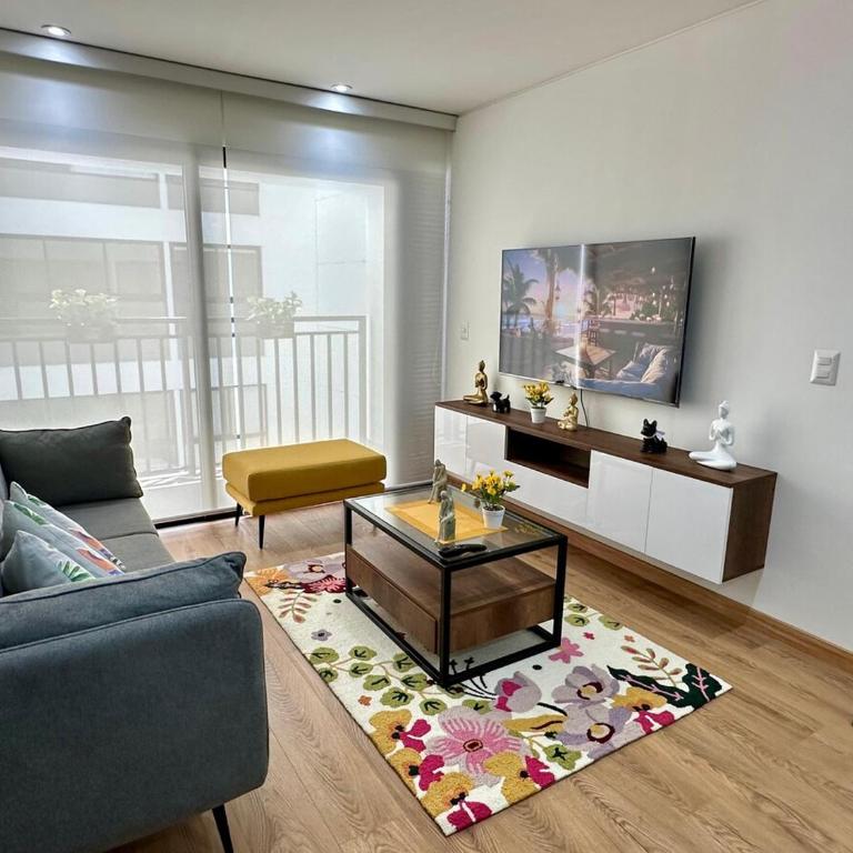 Modern 2BR 2BA Apt, 6 min to Kennedy Park, Miraflores - Two-Bedroom Apartment with Balcony - 10
