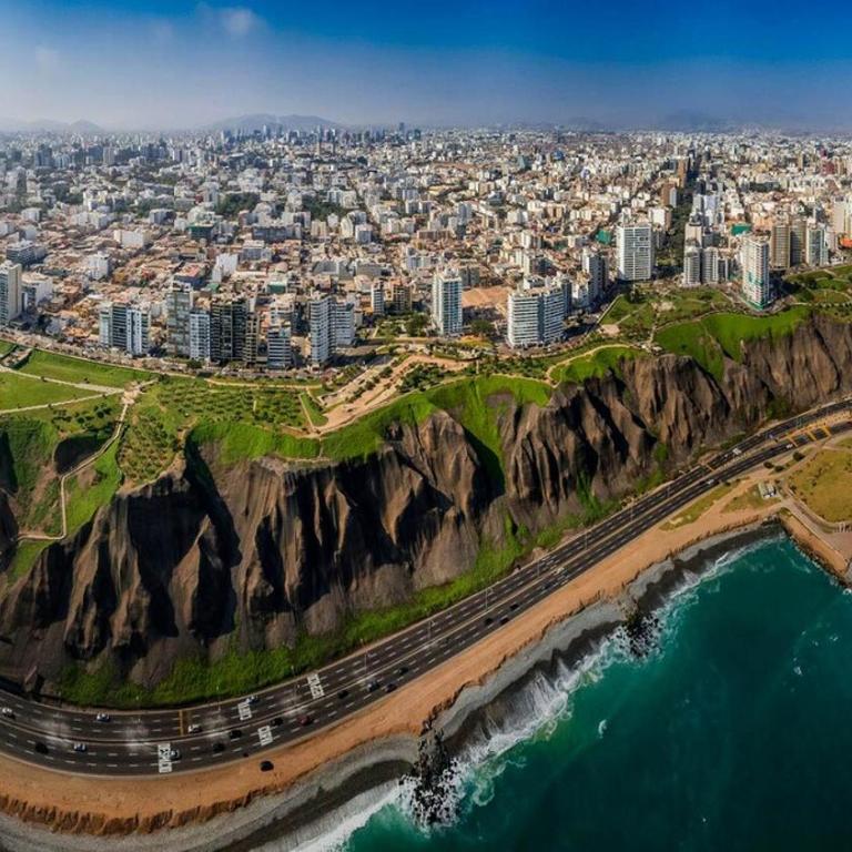 Modern 2BR 2BA Apt, 6 min to Kennedy Park, Miraflores - Two-Bedroom Apartment with Balcony - 28