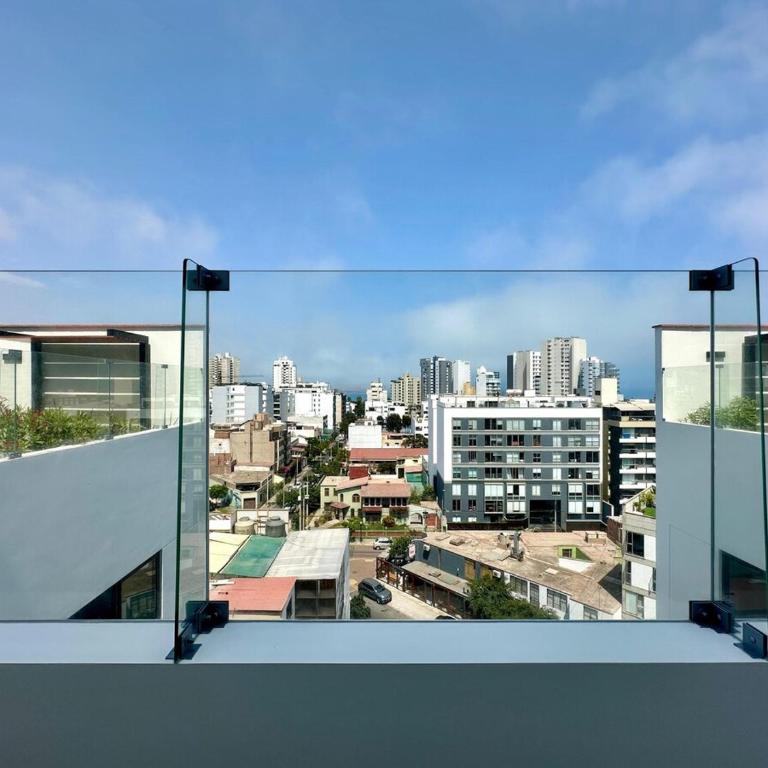 Modern 2BR 2BA Apt, 6 min to Kennedy Park, Miraflores - Two-Bedroom Apartment with Balcony - 31
