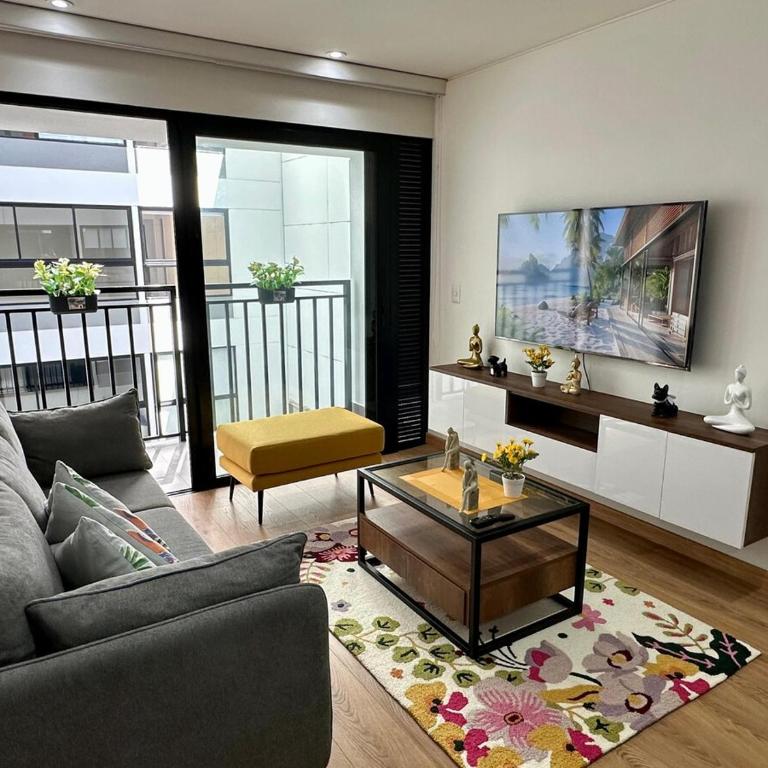 Modern 2BR 2BA Apt, 6 min to Kennedy Park, Miraflores - Two-Bedroom Apartment with Balcony - 4