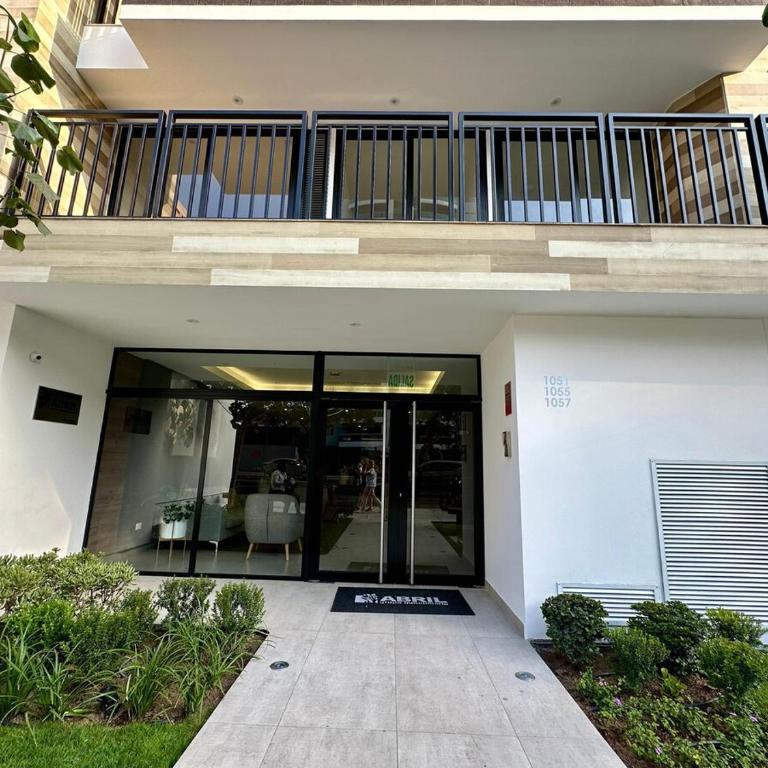Modern 2BR 2BA Apt, 6 min to Kennedy Park, Miraflores - Two-Bedroom Apartment with Balcony - 9