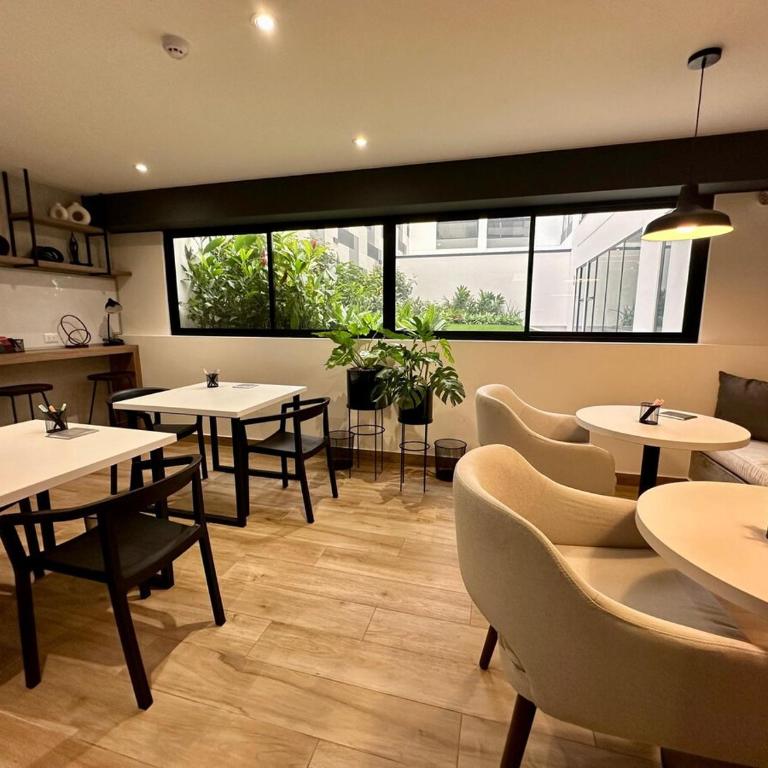 Modern 2BR 2BA Apt, 6 min to Kennedy Park, Miraflores - Two-Bedroom Apartment with Balcony - 33