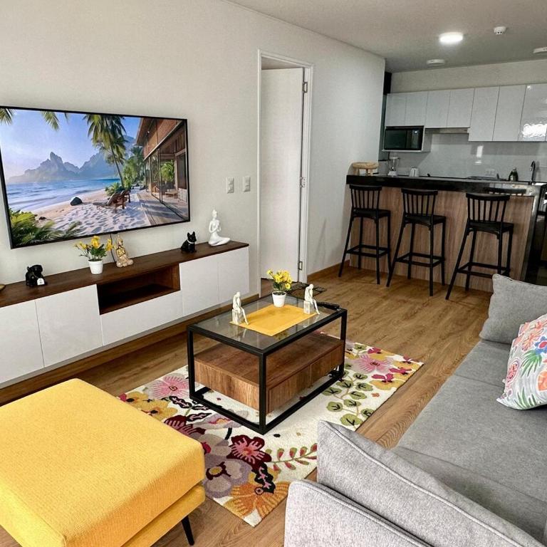 Modern 2BR 2BA Apt, 6 min to Kennedy Park, Miraflores - Two-Bedroom Apartment with Balcony - 6