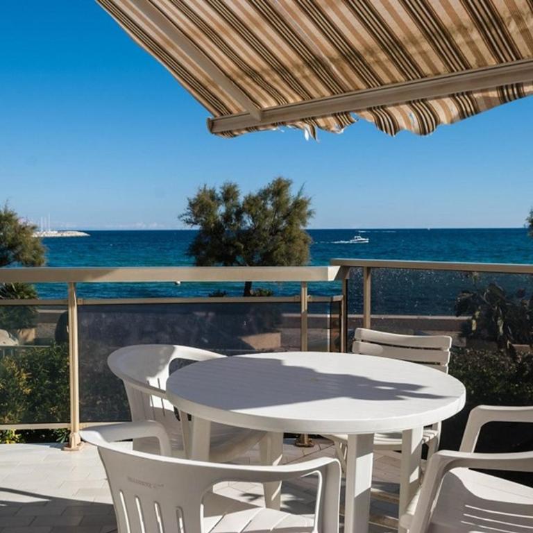 T2 au Lavandou, accès plage, climatisation, parking, pour 4 personnes - FR-1-803-62 - Apartamento - 8