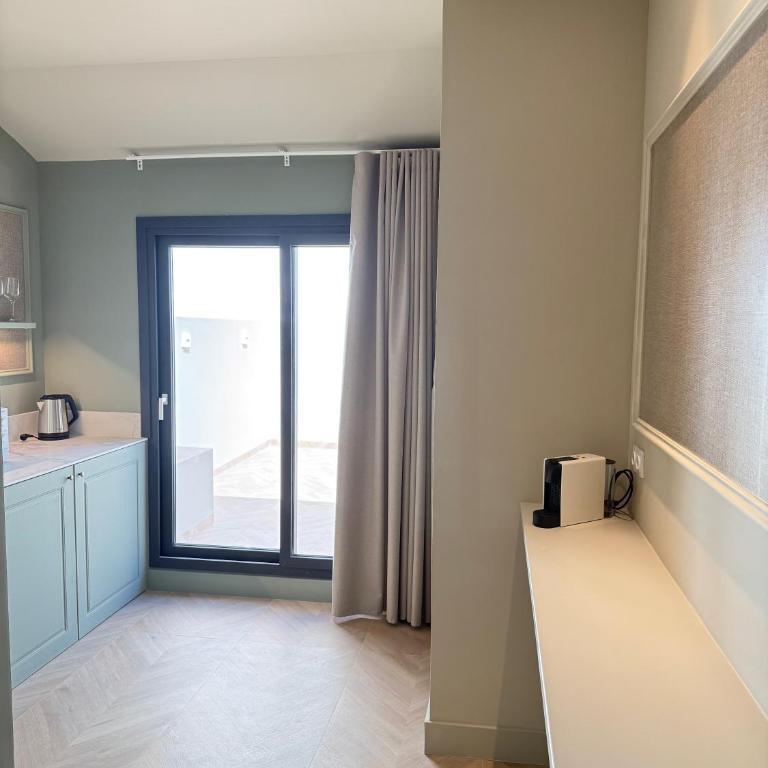 AT Boutique Alma - Suite with Terrace - 2