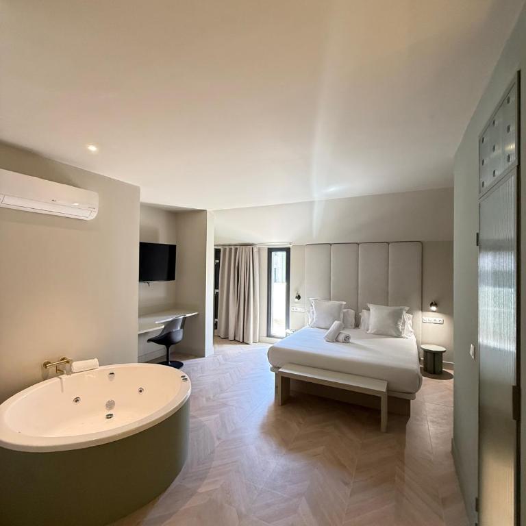 AT Boutique Alma - Suite with Terrace - 3