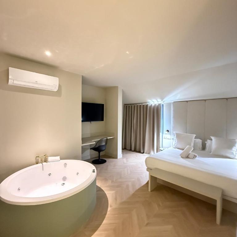 AT Boutique Alma - Suite with Terrace - 9