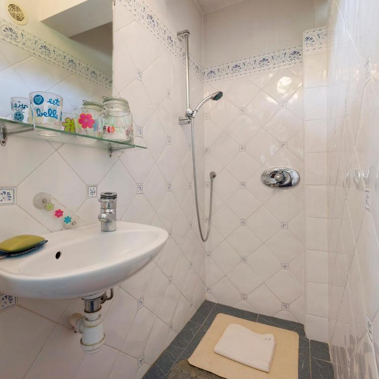 Duplex Saint Jean - Two-Bedroom Deluxe Apartment with Garden View - 23