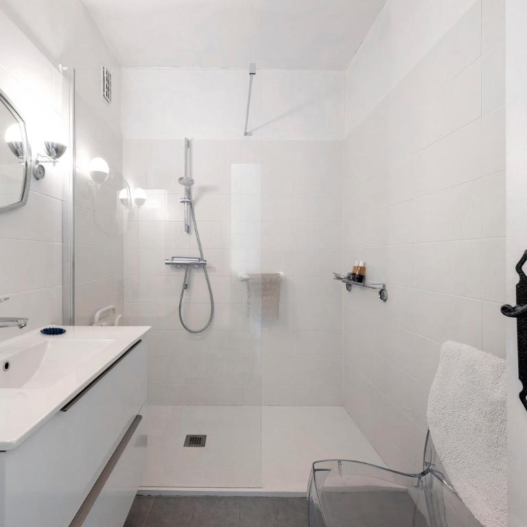 Duplex Saint Jean - Two-Bedroom Deluxe Apartment with Garden View - 18