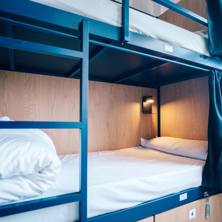 MadVibes Hostel Gran Vía - Bed in 6-Bed Mixed Dormitory Room with Private Bathroom - 2