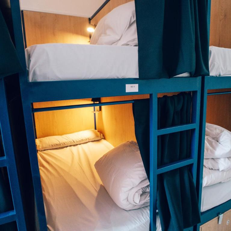 MadVibes Hostel Gran Vía - Bed in 6-Bed Mixed Dormitory Room with Private Bathroom - 3