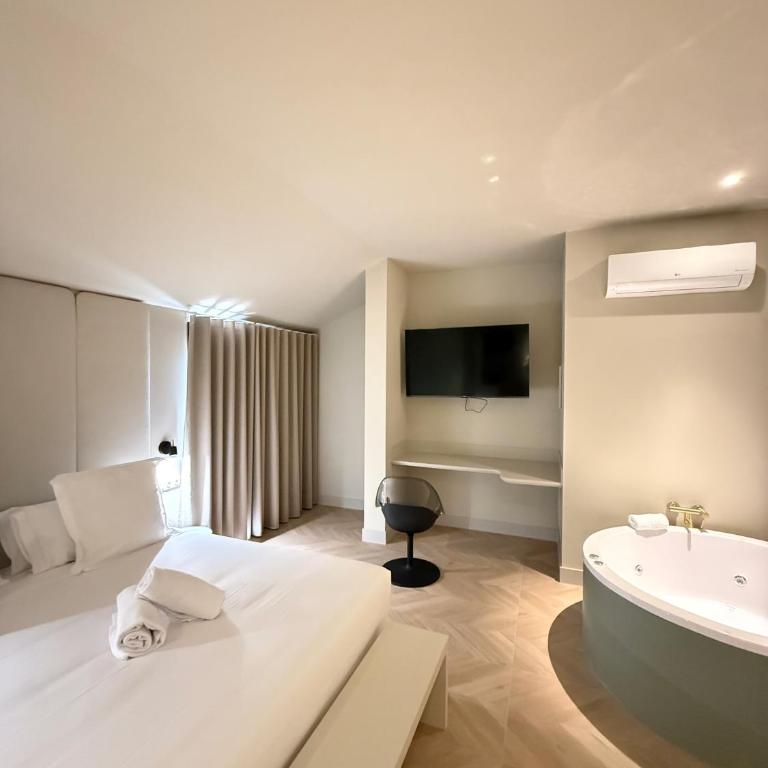 AT Boutique Alma - Suite with Terrace - 13