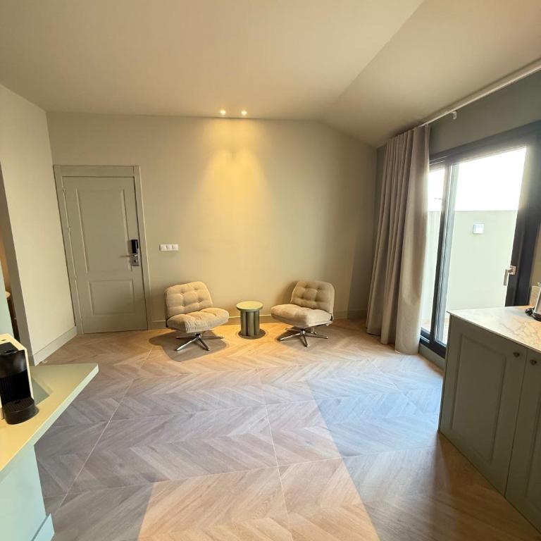AT Boutique Alma - Suite with Terrace - 15