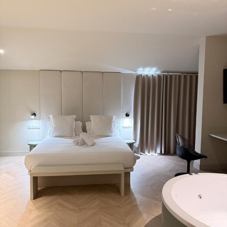 AT Boutique Alma - Suite with Terrace - 14
