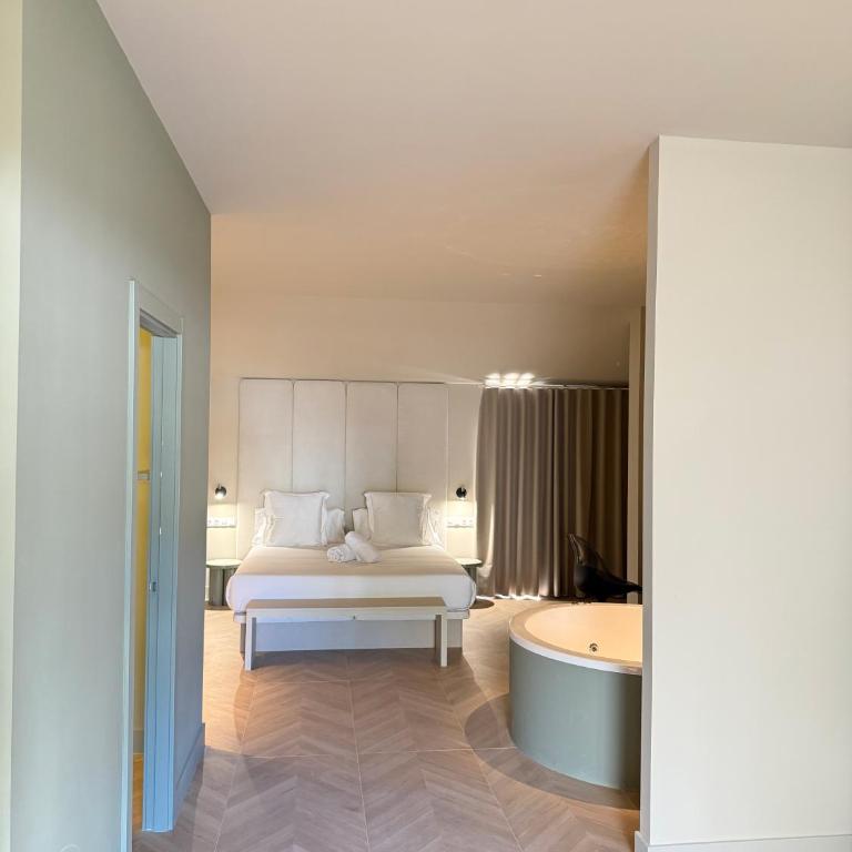 AT Boutique Alma - Suite with Terrace - 21