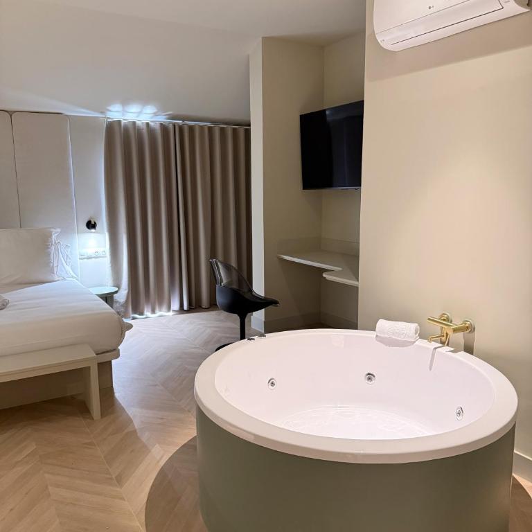 AT Boutique Alma - Suite with Terrace - 20