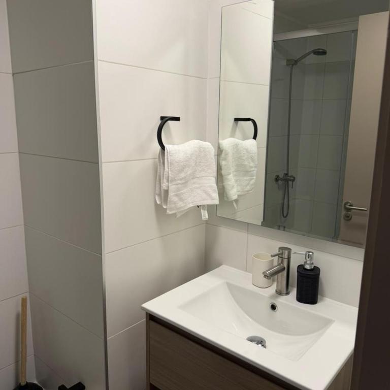 Dpto Ambiente en Ñuñoa Metro Irarrázabal WIFI - One-Bedroom Apartment - 4