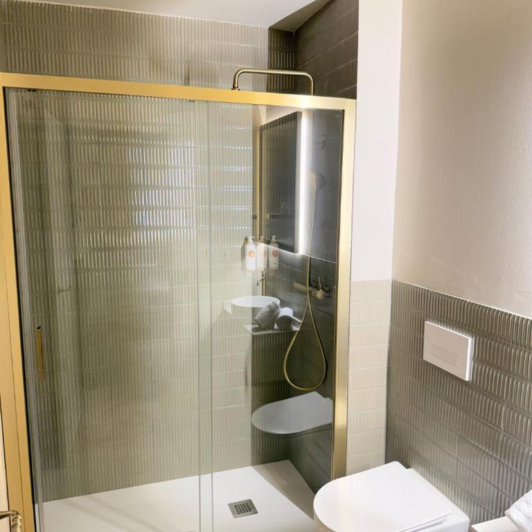 AT Boutique Alma - Deluxe Double Room with Bath - 3