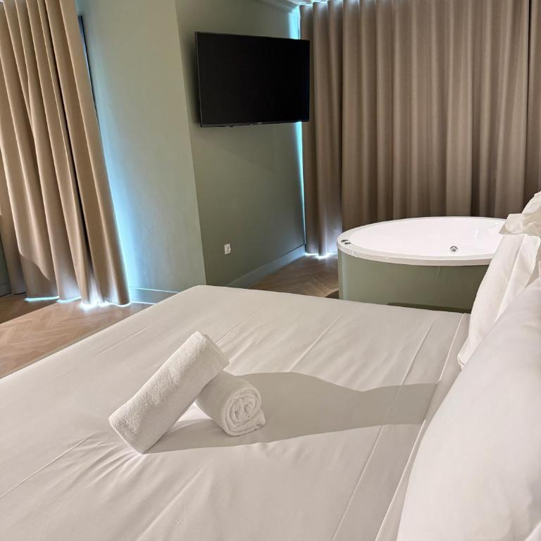 AT Boutique Alma - Deluxe Double Room with Balcony - 19