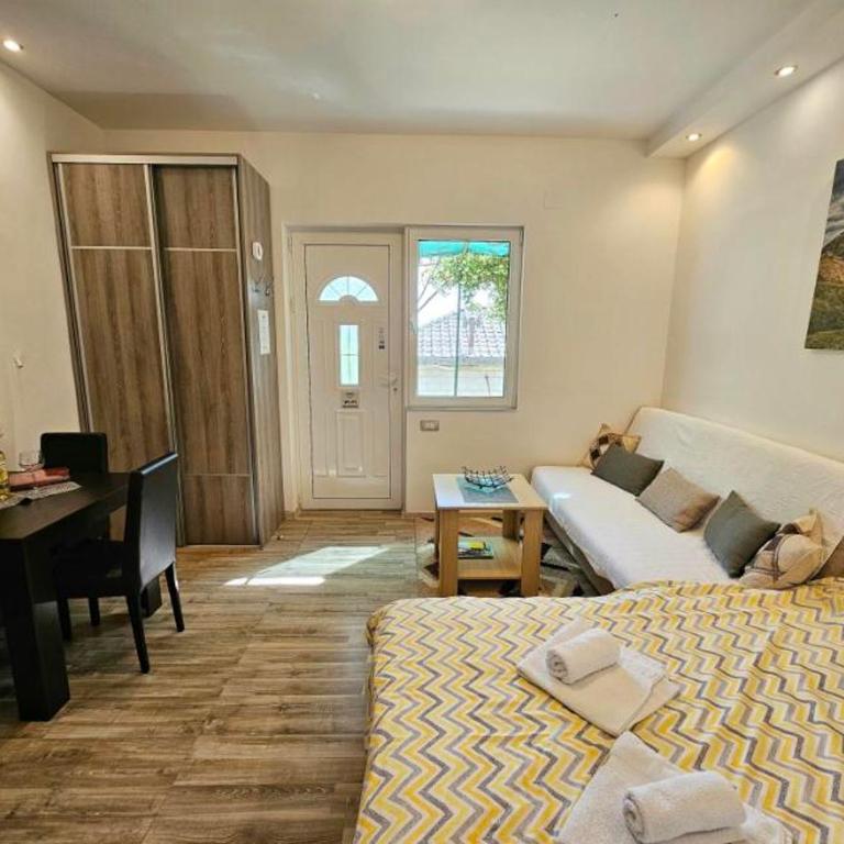 City Center Apartment-Old Town Terrace retreat - Apartman - 8