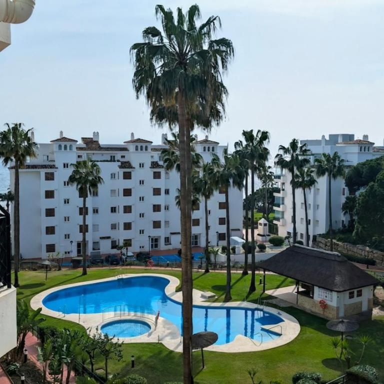 Modern Beachfront 1BR Apartment Calahonda - Apartamento de 1 dormitorio - 1