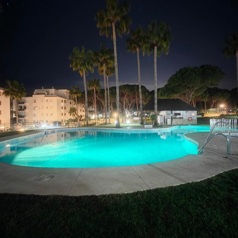 Modern Beachfront 1BR Apartment Calahonda - Apartamento de 1 dormitorio - 12