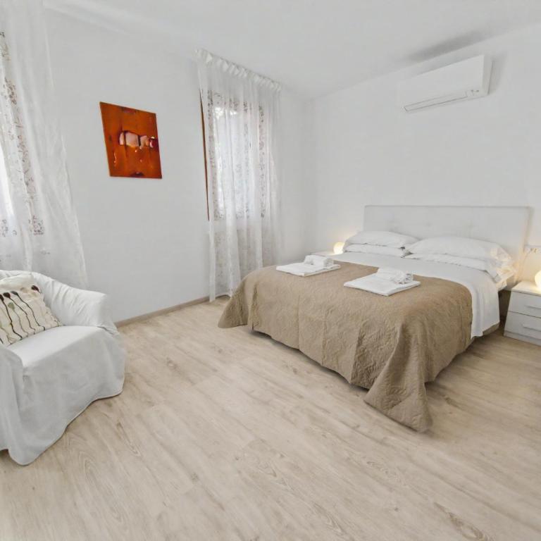 Ca' D'Oro Canal View Apartment - 2 Bedrooms - Two-Bedroom Apartment - 2
