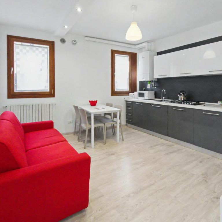 Ca' D'Oro Canal View Apartment - 2 Bedrooms - Two-Bedroom Apartment - 4