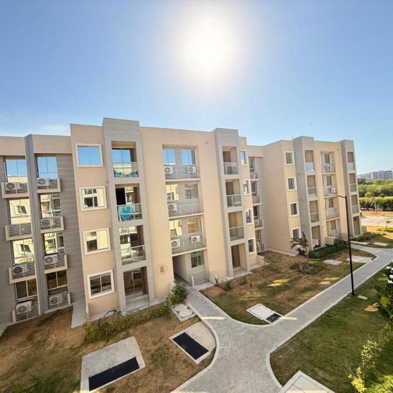 Escape to Serena del Mar Pool, Gym, and AC - Two-Bedroom Apartment - 16