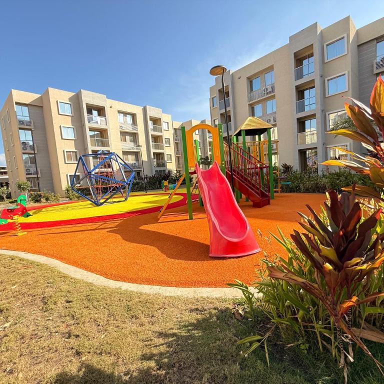 Escape to Serena del Mar Pool, Gym, and AC - Two-Bedroom Apartment - 38
