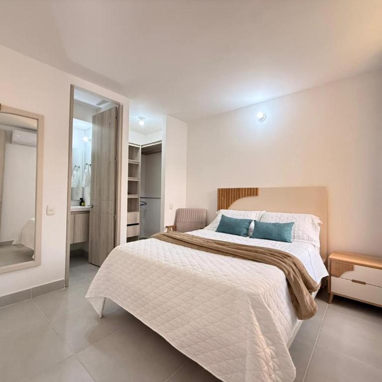 Escape to Serena del Mar Pool, Gym, and AC - Two-Bedroom Apartment - 42