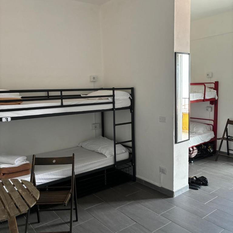 Lake Como Hostel - Einzelbett im 8-Bett-Schlafsaal für Frauen - 4