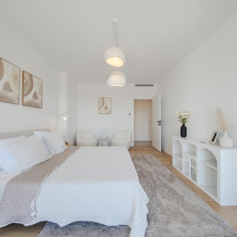 Panoramic-View Villa, 5 En-Suites, Pool, Sleeps 10 - Villa - 21